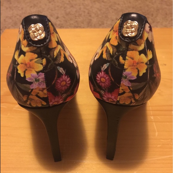 Elliot Lucca Catalina floral printed toe pump - Picture 7 of 8